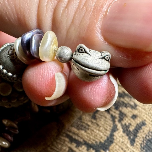 Handcrafted beaded pearl and silver necklace. - Picture 10 of 13